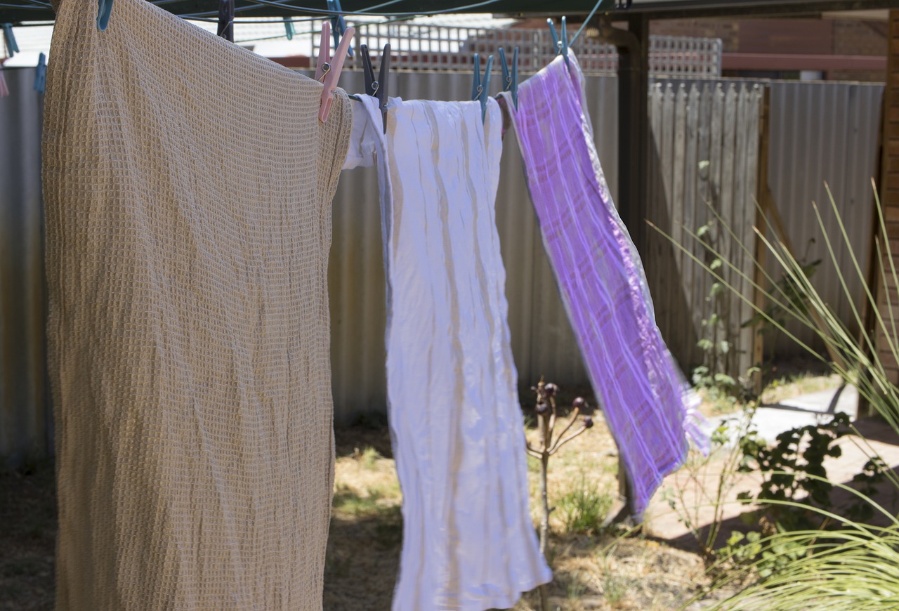 Vai arrepender-se de não os ter experimentado mais cedo ao lavar a roupa: 13 truques baratos da avó que ainda hoje funcionam na perfeição!